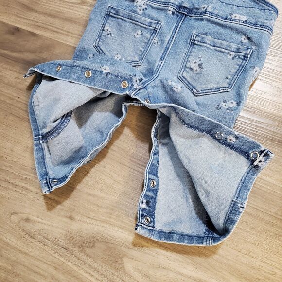 Vtg Oshkosh B'gosh Denim Floral overalls size 6 months Snap Leg Ruffel Strap - Picture 7 of 8